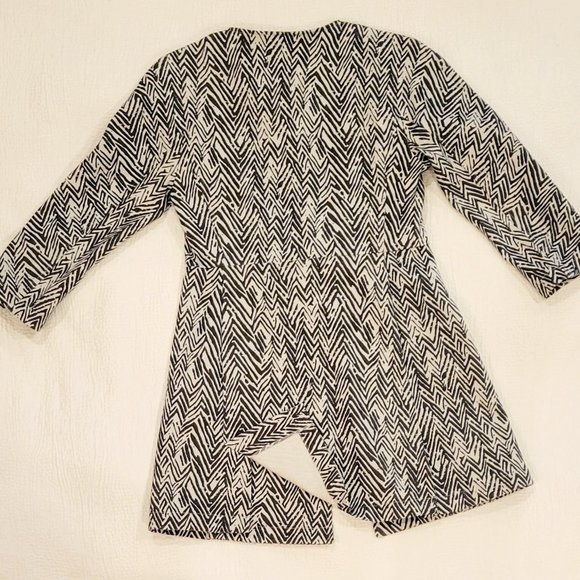 Size XS: CAbi Zig Zag Ponte Knit Style 3034 - Picture 3 of 4